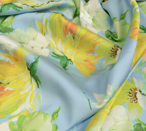 Oeko-Tex®  Stretch Satijn Bedrukt Bloem Lilian Blauw Oeko-Tex®  Stretch Satijn Bedrukt Bloem Lilian Blauw