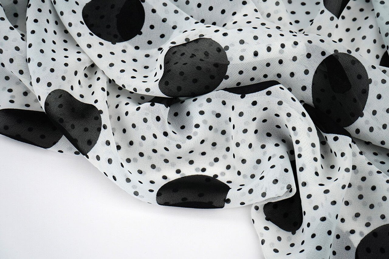 Chiffon Kleine en Grote Stippen Off-White Chiffon Kleine en Grote Stippen Off-White