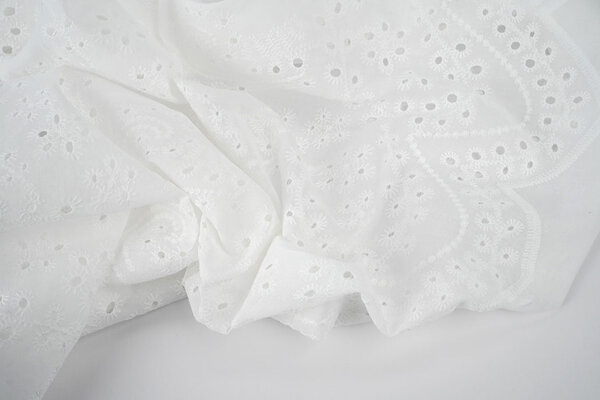 Broderie Anglaise Coton Nori Crème Broderie Anglaise Coton Nori Crème