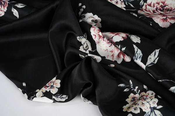 Satén Elástico Estampado Flores Lena Negro Satén Elástico Estampado Flores Lena Negro