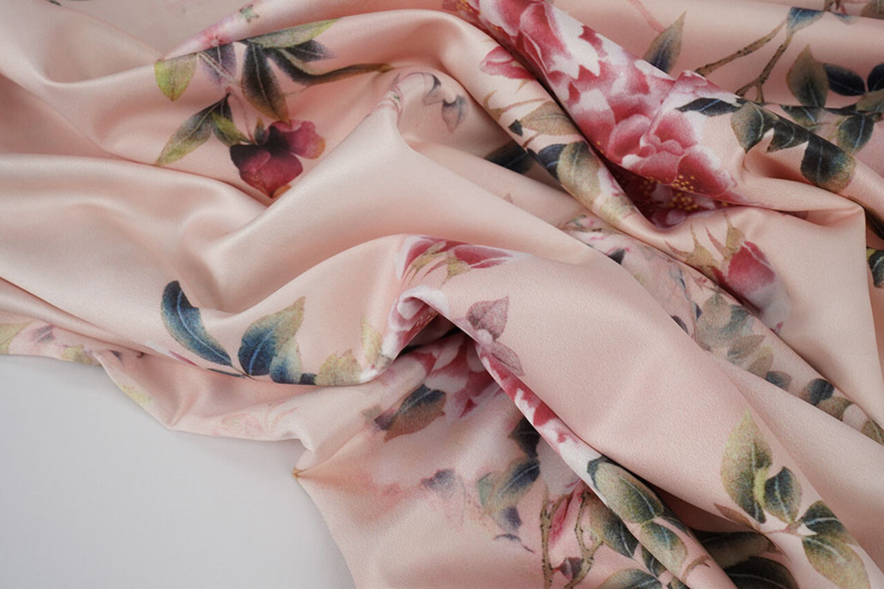 Stretch Satin Imprimé Fleurs Jasmijn Pêche Stretch Satin Imprimé Fleurs Jasmijn Pêche