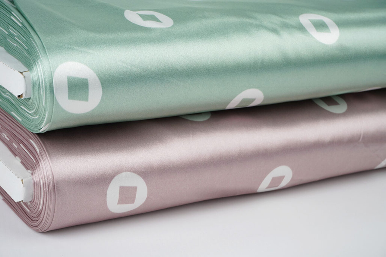 Satén Elástico Estampado Pauline Rosa Empolvado Satén Elástico Estampado Pauline Rosa Empolvado
