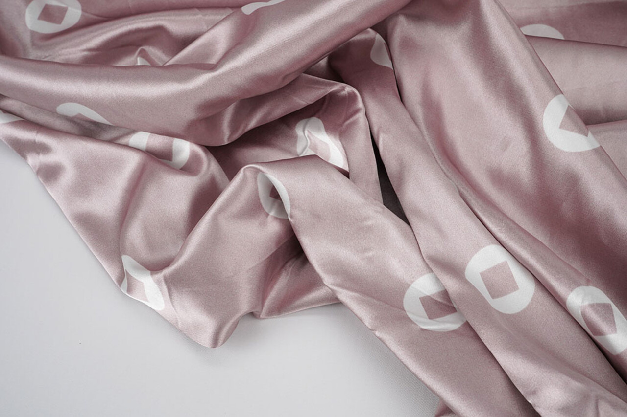 Satén Elástico Estampado Pauline Rosa Empolvado Satén Elástico Estampado Pauline Rosa Empolvado