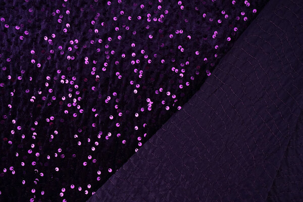 Pailletten auf Samt Dunkellila