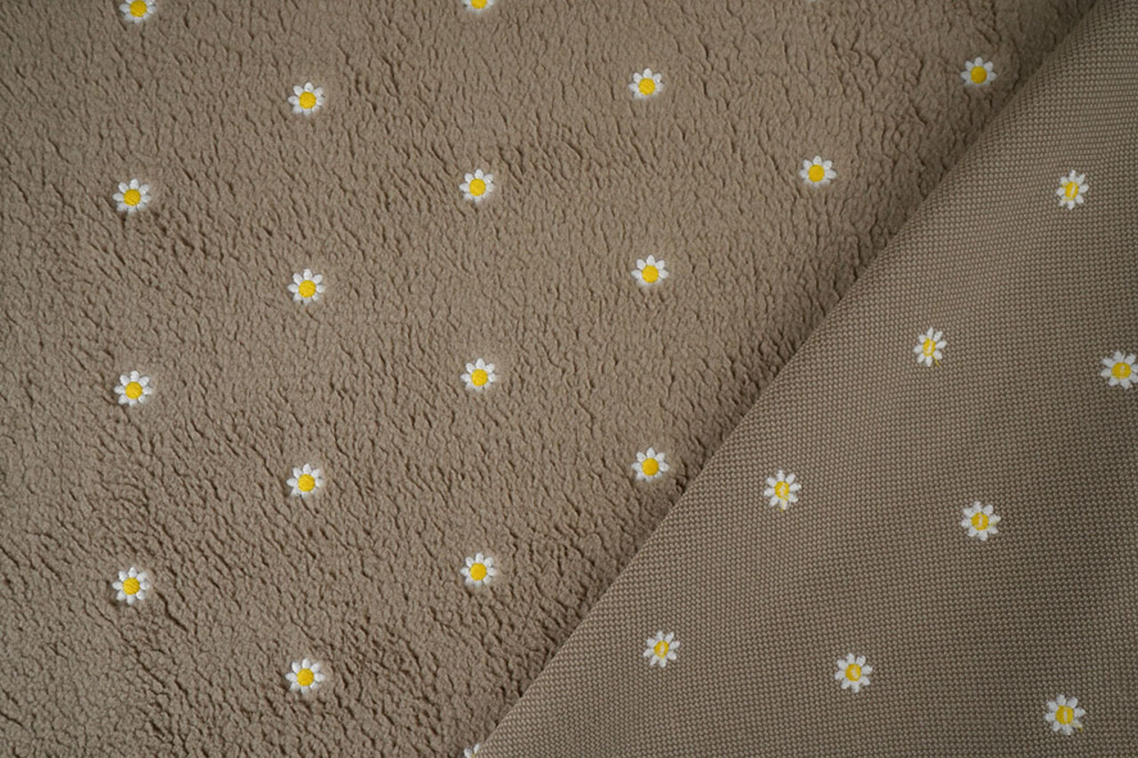 Oeko-Tex® Teddy Stof Geborduurd Bloemen Camilla Taupe Oeko-Tex® Teddy Stof Geborduurd Bloemen Camilla Taupe