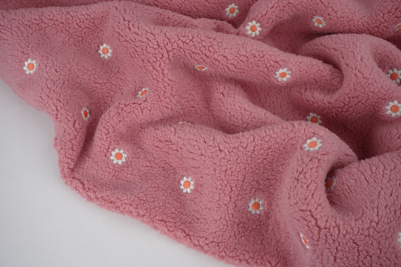Oeko-Tex® Teddy Stof Geborduurd Bloemen Camilla Roze Oeko-Tex® Teddy Stof Geborduurd Bloemen Camilla Roze