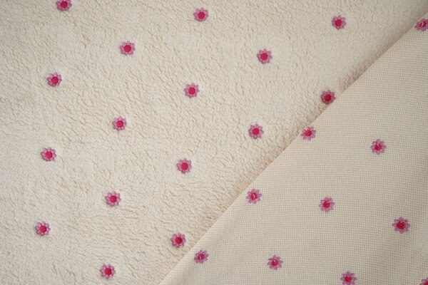 Oeko-Tex®  Teddy Tela Bordado Flores Camilla Crema