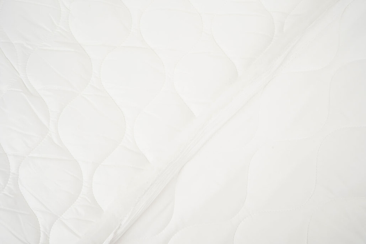 Doppelseitig Gesteppter Stoff Off-White Doppelseitig Gesteppter Stoff Off-White