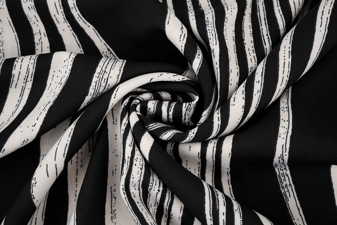 Feiner Crêpe Novara Schwarz Feiner Crêpe Novara Schwarz