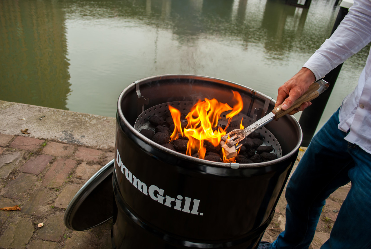 Drumgrill Medium 120L olievat barbecue,vuurkorf en statafel in één -