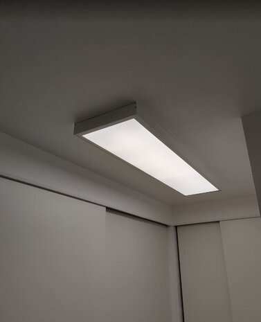 LCB LED-Beleuchtung Innovatives Design, hochwertige Technik & schnelle Lieferung! Aufputz-Klickrahmen Weiß - 120x30 cm | 42MM Schraublose Befestigung Decken montage - Geeignet für LED panelen