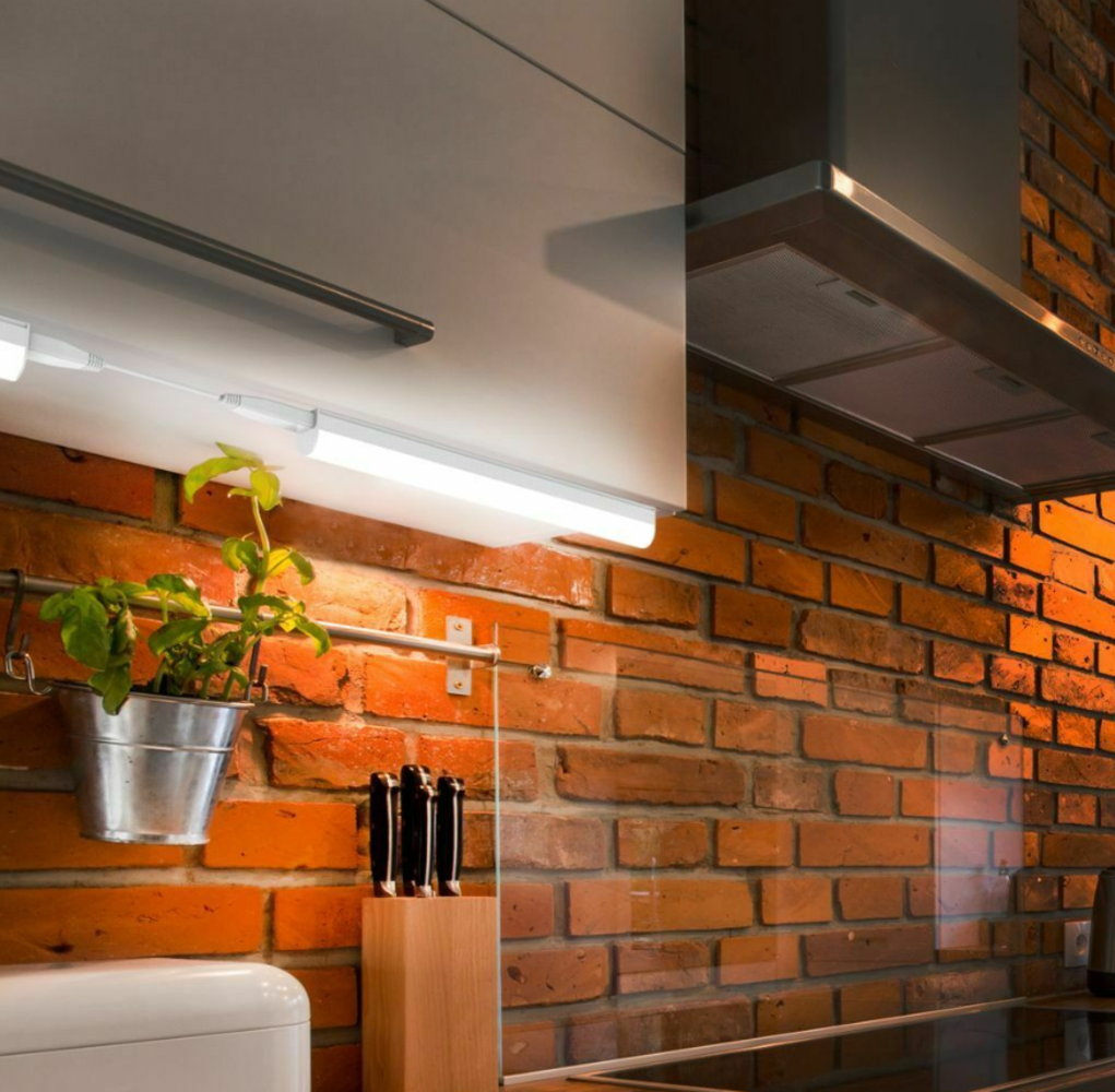 Aigostar LED-Leuchten T5 LED Küchenunterbauleuchte - 30cm - Lichtfarbe optional - komplett mit 1,5m Anschlusskabel und Ein- / Ausschalter - 4W entspricht 40W Aigostar LED-Leuchten T5 LED Küchenunterbauleuchte - 30cm - Lichtfarbe optional - komplett mit 1,5m Anschlusskabel und Ein- / Ausschalter - 4W entspricht 40W