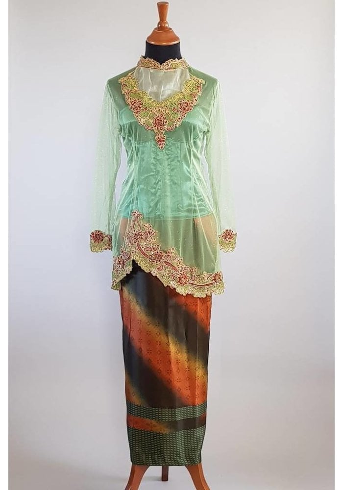 Kebaya asymmetrie groen met bijpassende sarong