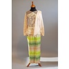 Kebaya modern beige met bijpassende sarong & selendang