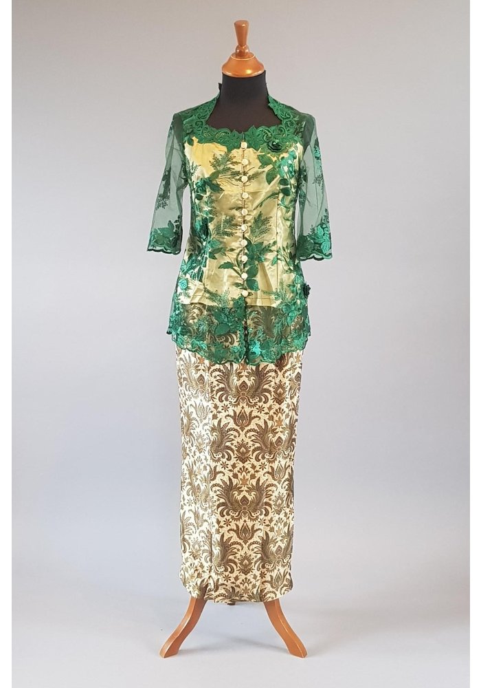 Kebaya elegant groen 3/4 mouw met bijpassende sarong