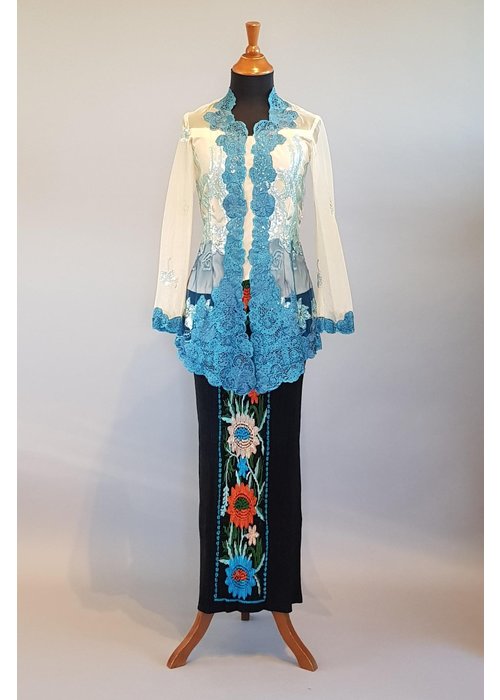 Kebaya modern petrol met bijpassende sarong plissé