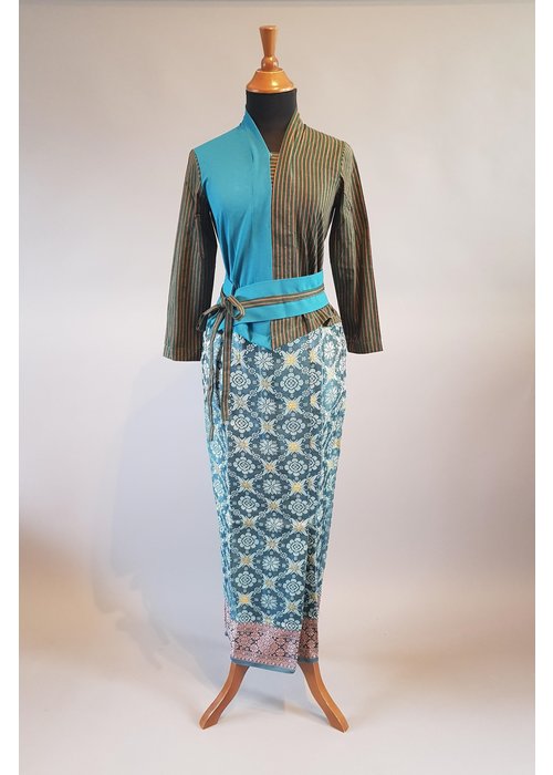 Kebaya casual turquoise met bijpassende sarong songket