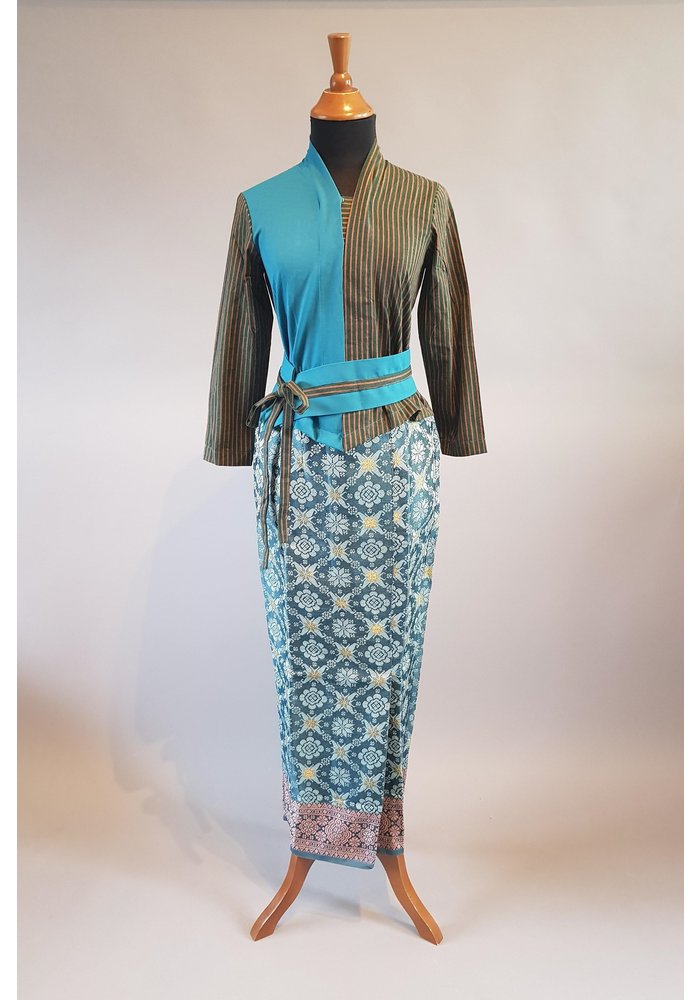 Kebaya casual turquoise met bijpassende sarong songket