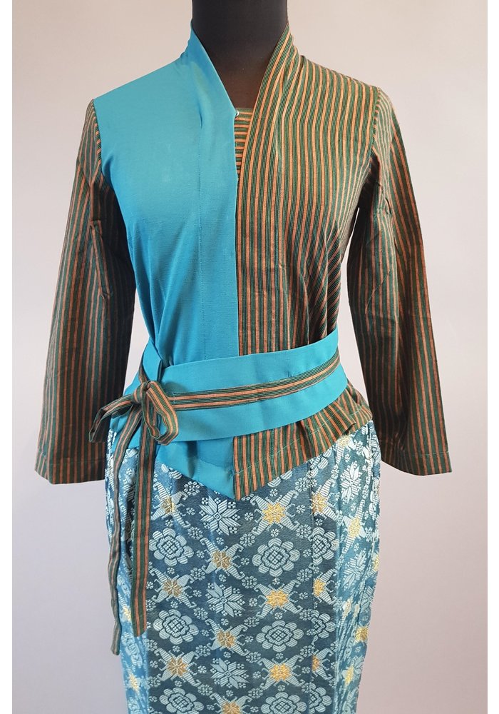 Kebaya casual turquoise met bijpassende sarong songket