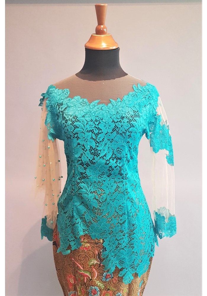 Bruids kebaya modern turquoise met bijpassende sarong