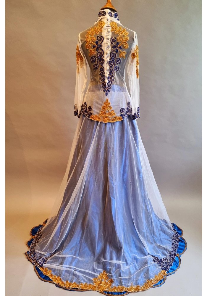 Bruids kebaya koningsblauw met bijpassende rok batik en losse sleep