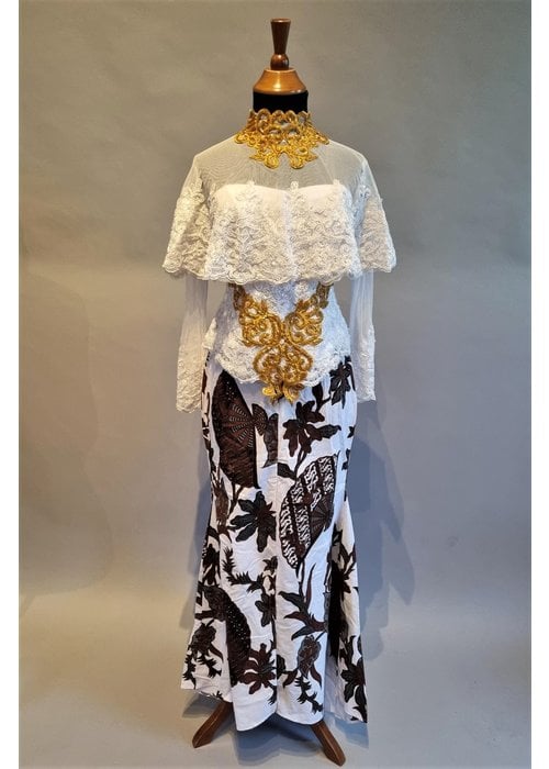 Bruids kebaya cape met bijpassende  rok batik