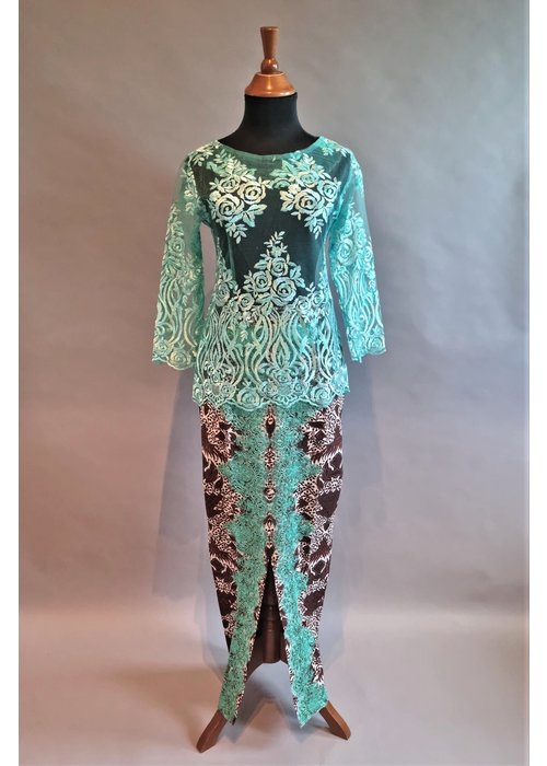 Kebaya modern turquoise met bijpassende sarong