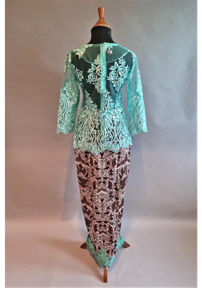 Kebaya modern turquoise met bijpassende sarong