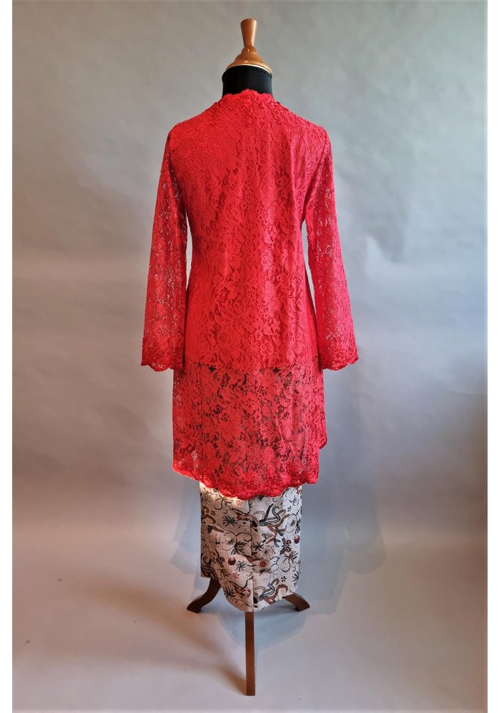 Kebaya klassiek rood  met bijpassende sarong