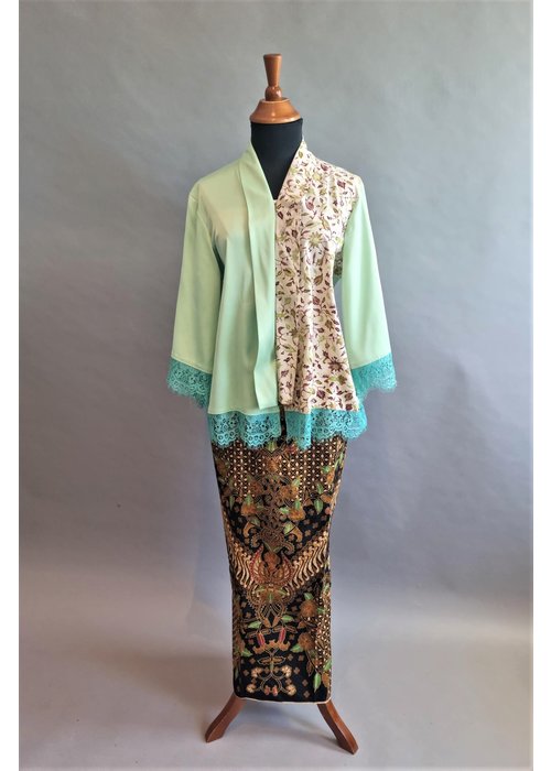 Kebaya casual mint green met bijpassende sarong