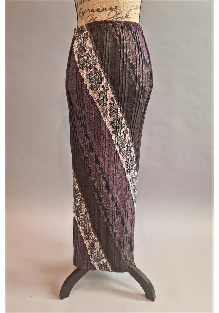 Kebaya licht grijs met bijpassende rok plisse