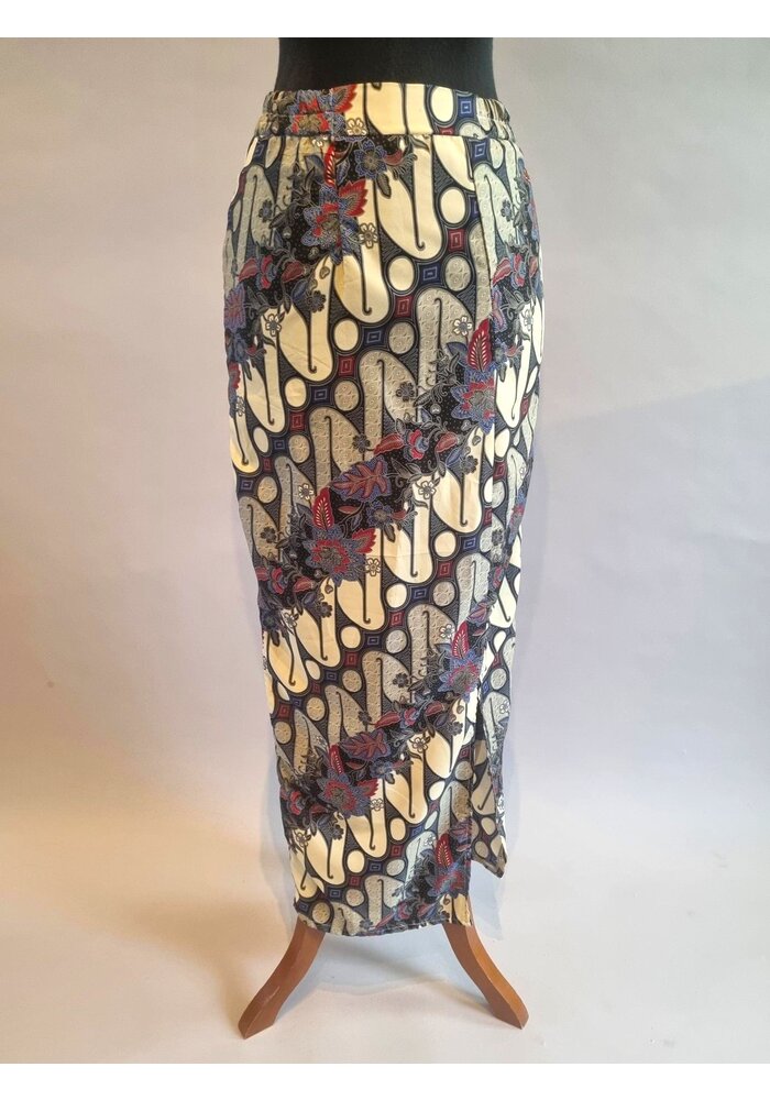 Kebaya modern metallic met bijpassende sarong