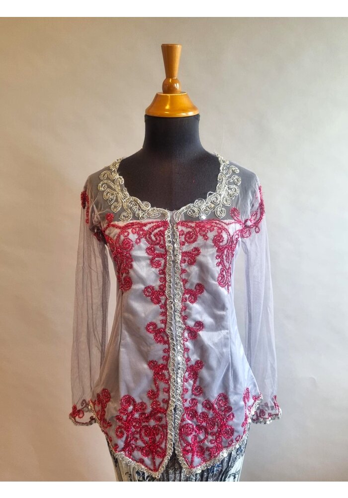 Kebaya trendy grijs met bijpassende rok plissé