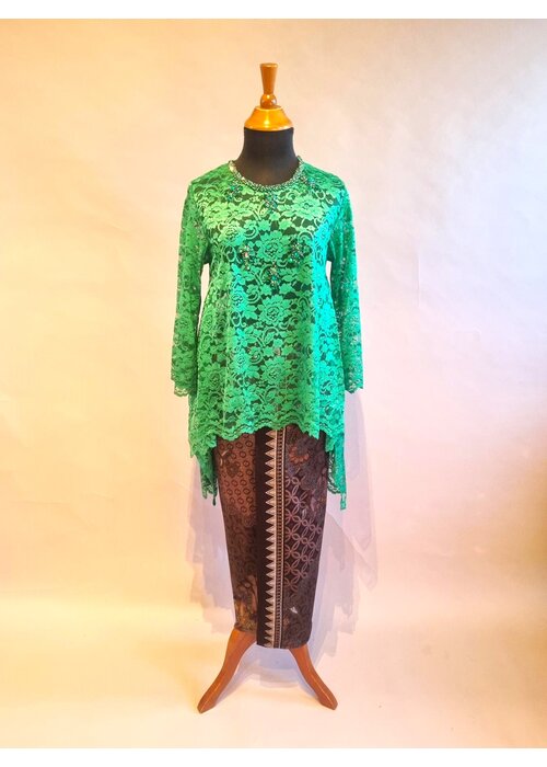 Kebaya trendy groen met bijpassende sarong