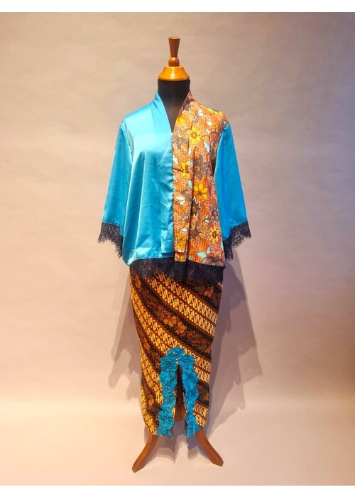 Kebaya modern turquoise met bijpassende sarong