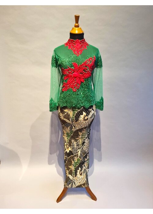 Kebaya elegant groen met bijpassende rok plissé