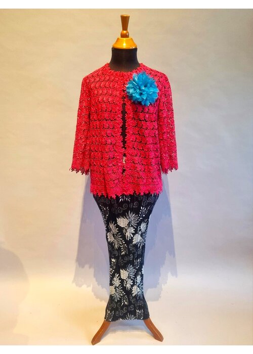 Bolero kant bordeaux met bijpassende rok plissé