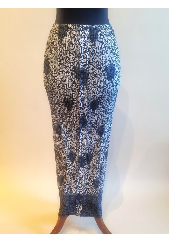 Kebaya elegant midnight blue met bijpassende rok plissé