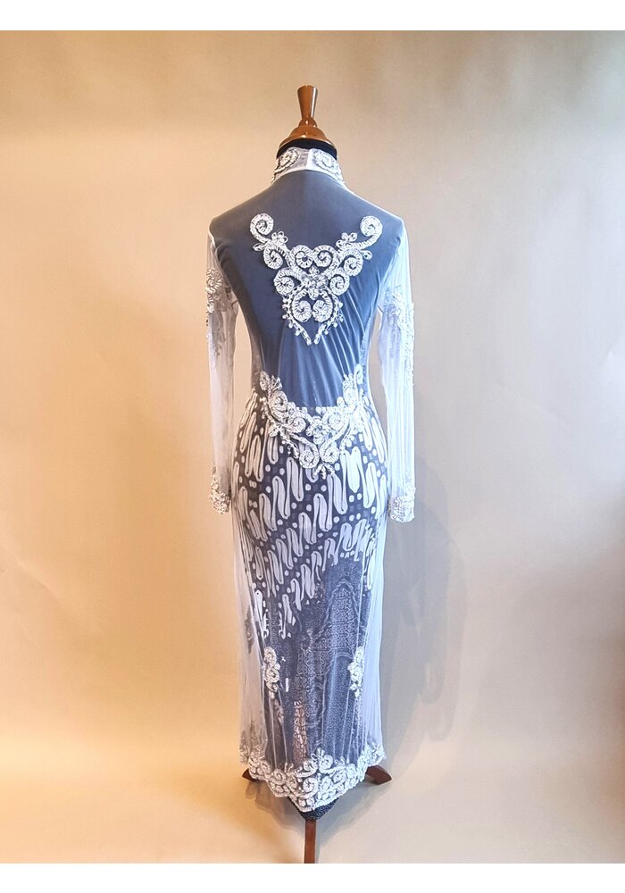 Bruidskebaya elegant wit met bijpassende rok plisse
