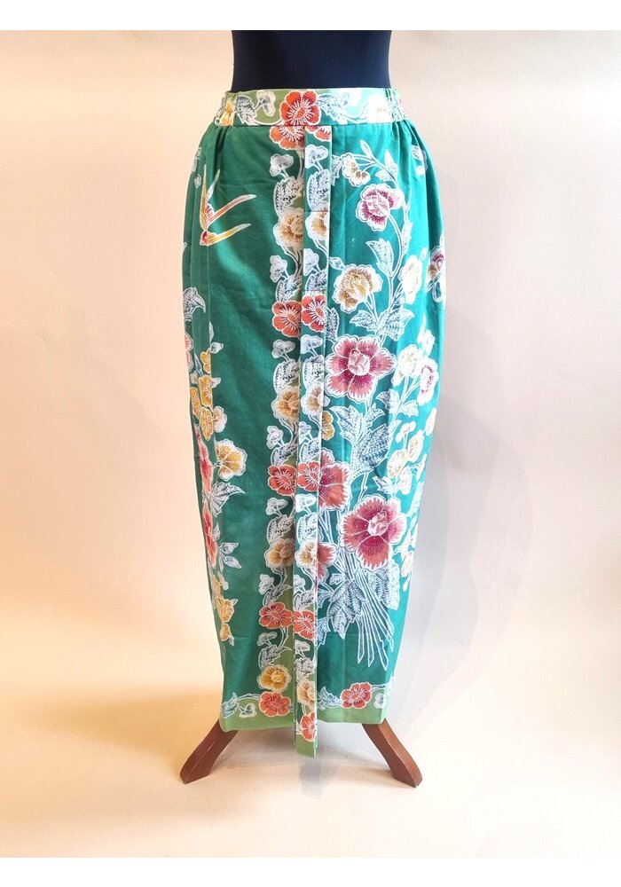 Kebaya outer met bijpassende topje en sarong