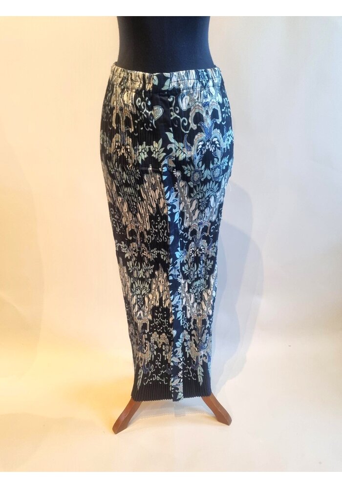 Kebaya glamour diepe oceaan met bijpassende rok plissé