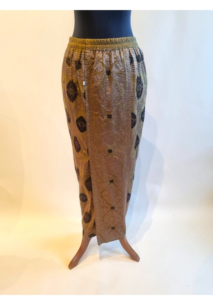 Kebaya kanariegeel met bijpassende sarong