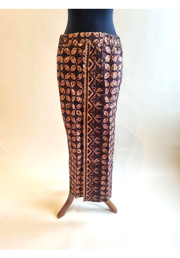 Kebaya groen korte mouw met bijpassende sarong en selendang