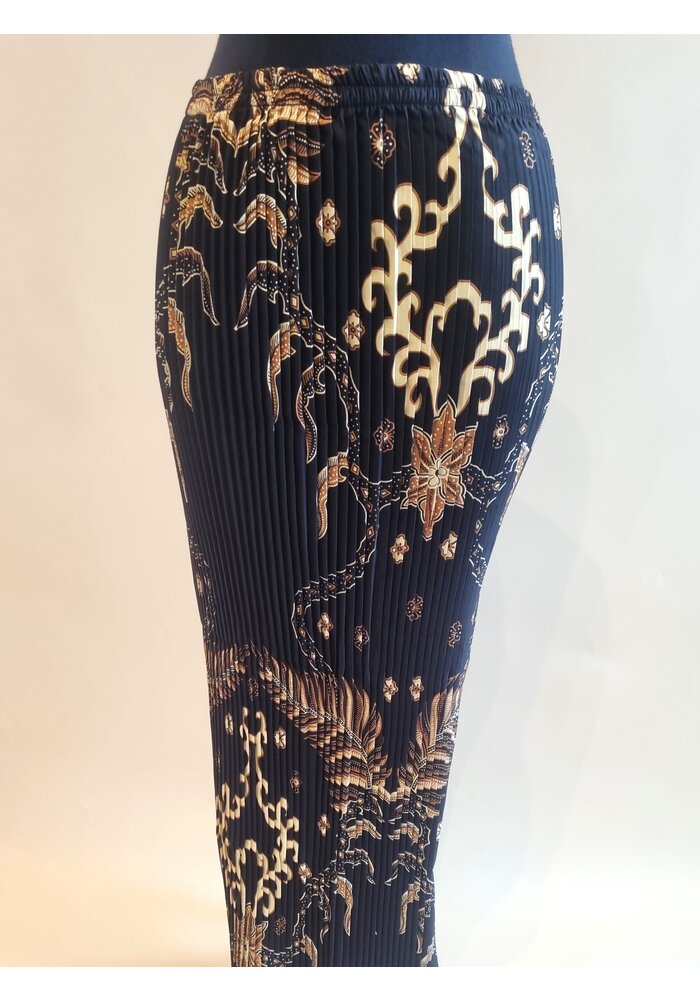 Kebaya klassiek zwart met bijpassende rok plissé