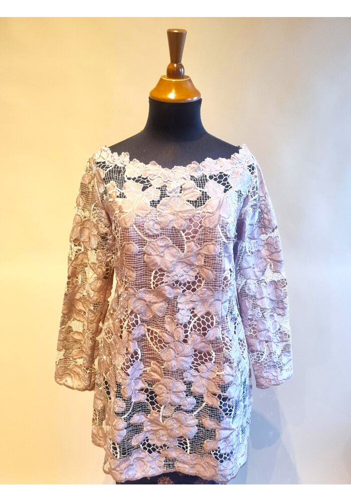 Kebaya elegant acacia met bijpassende sarong songket