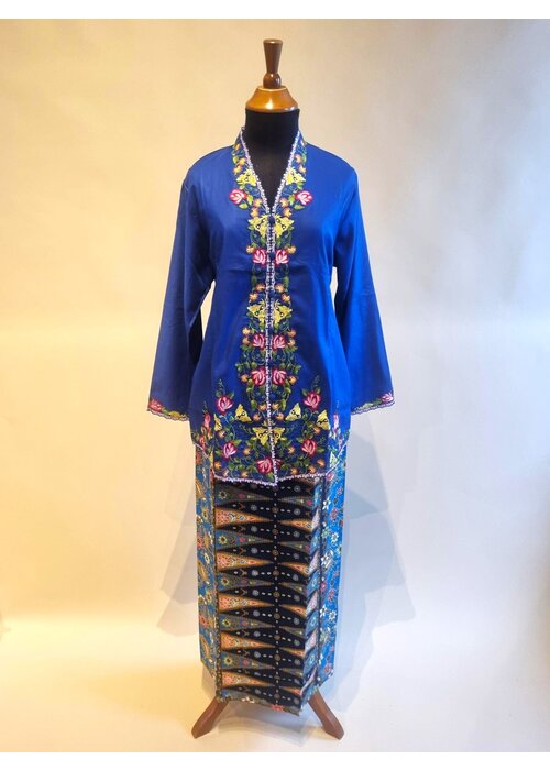 Kebaya encim blauw met bijpassende sarong