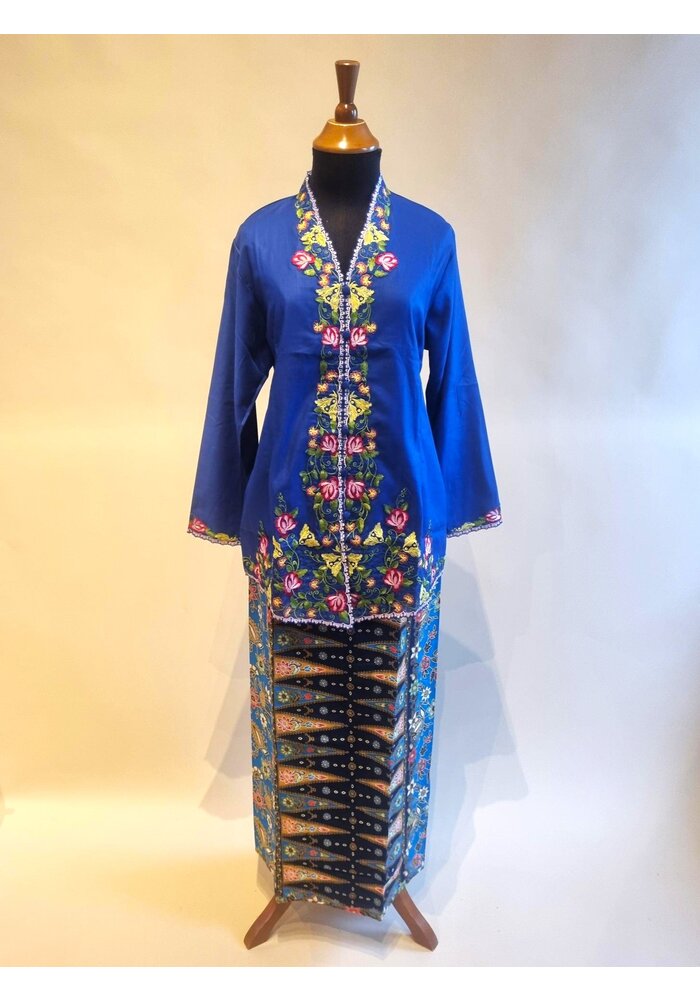 Kebaya encim blauw met bijpassende sarong