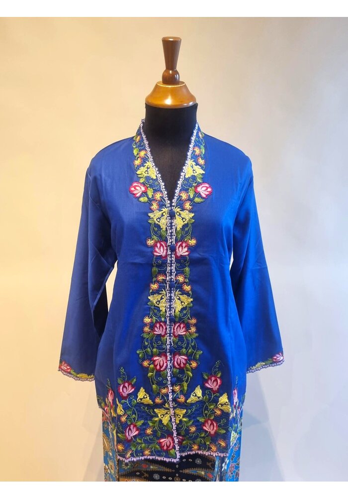 Kebaya encim blauw met bijpassende sarong