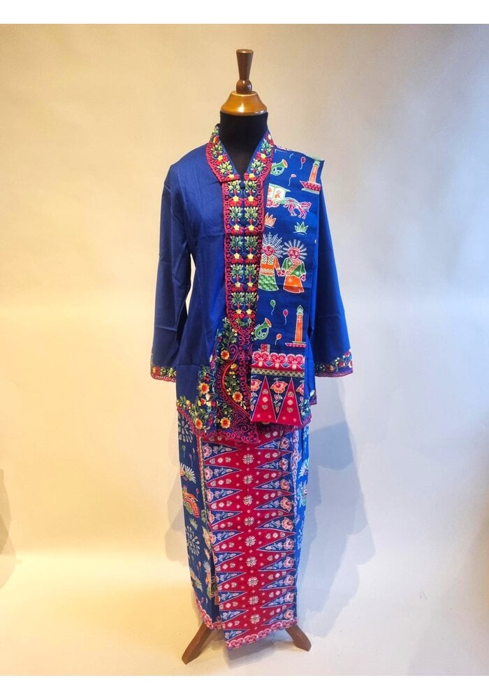 Kebaya encim blauw met bijpassende sarong & selendang