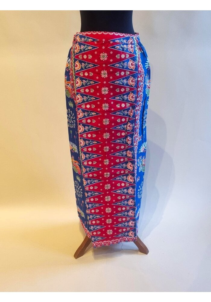 Kebaya encim blauw met bijpassende sarong & selendang